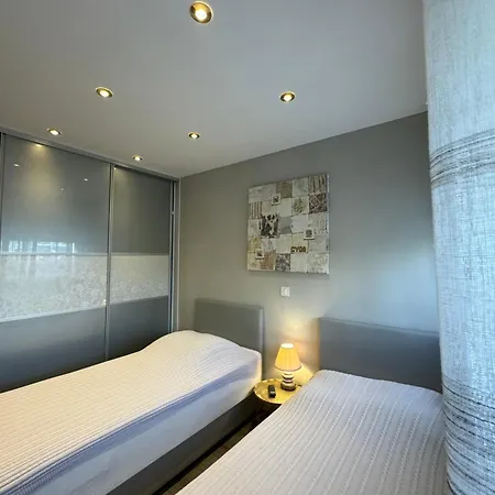 Astra With Private Parking Appartement Split