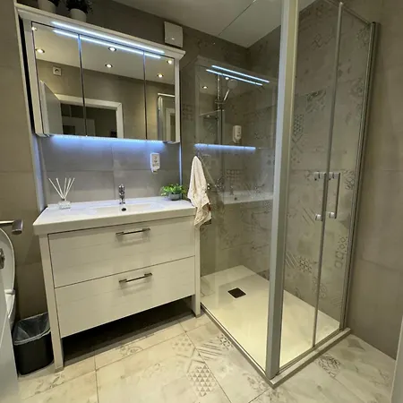 Appartement Astra With Private Parking *
